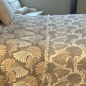 Leaf Pattern Woven Bedspread Neutral Cool Warm Beige Oversized Queen Quilted